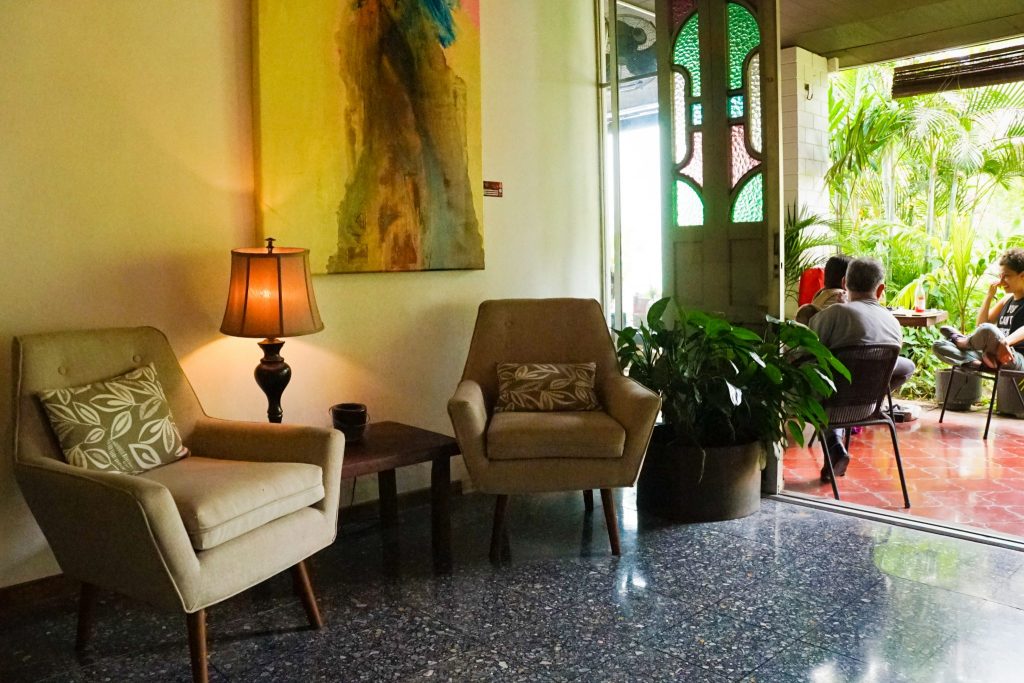 Hotel review - Bed and Breakfast Cinco Hotel B&B - San Salvador, El Salvador