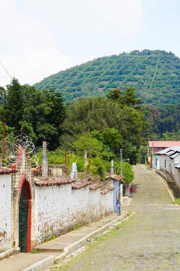 Exploring El Salvador: A Journey Through Its Beautiful Landscapes and Complex Culture