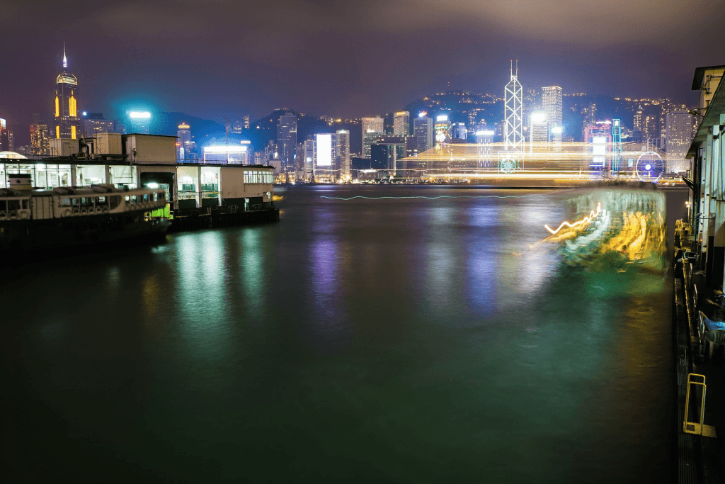 hong kong itinerary | 2 days in hong kong | things to do in hk | hong kong to do list |AquaLuna Evening Sail