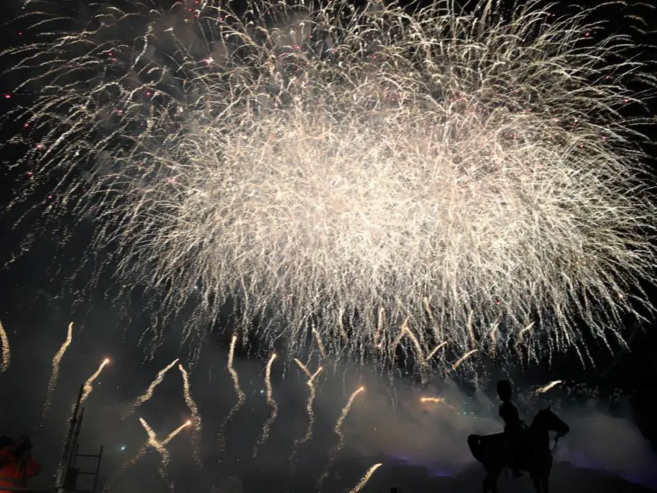 pictures of hogmanay in Edinburgh