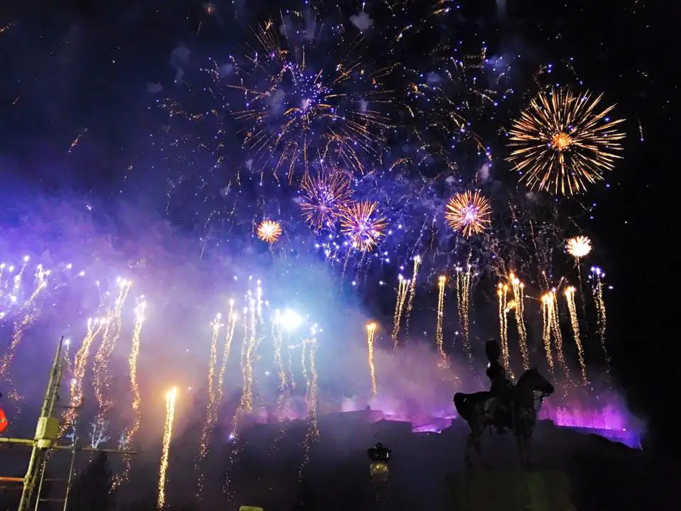 Guide to Hogmanay in Edinburgh - pictures of hogmanay in Edinburgh