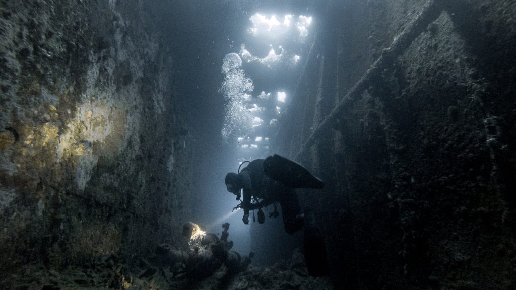 where to go scuba diving
