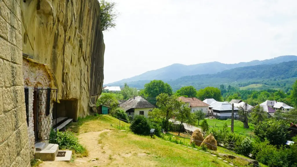 Mănăstirea Corbii de Piatră Travel Romania