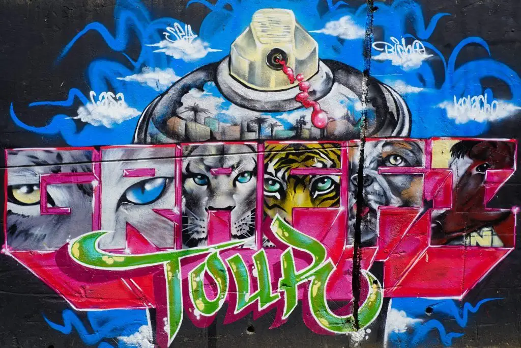 ** graffiti cafe ** comunas de medellin ** comuna 13 ** calle 13 tour ** graffiti tour bogota ** bogota graffiti tour ** comunas medellin ** casa 13 ** city tour 13c ** graffiti walking tour 