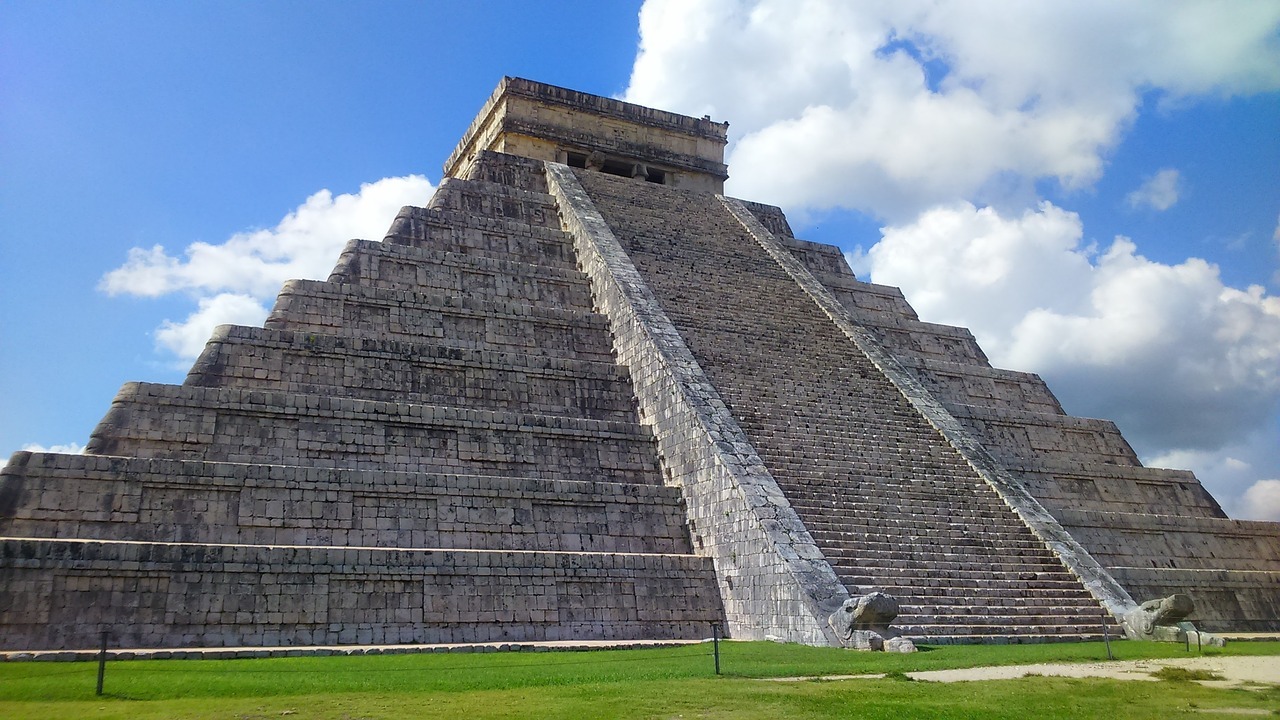 How To See Chichen Itza Alone – Without The Tour Groups Or Crowds!