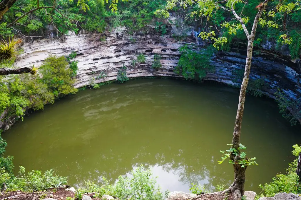 How To See Chichen Itza Alone - Without The Tour Groups or Crowds!