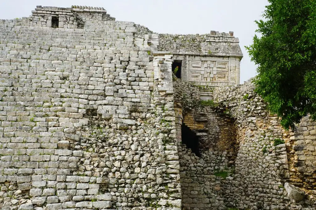 How To See Chichen Itza Alone - Without The Tour Groups or Crowds!