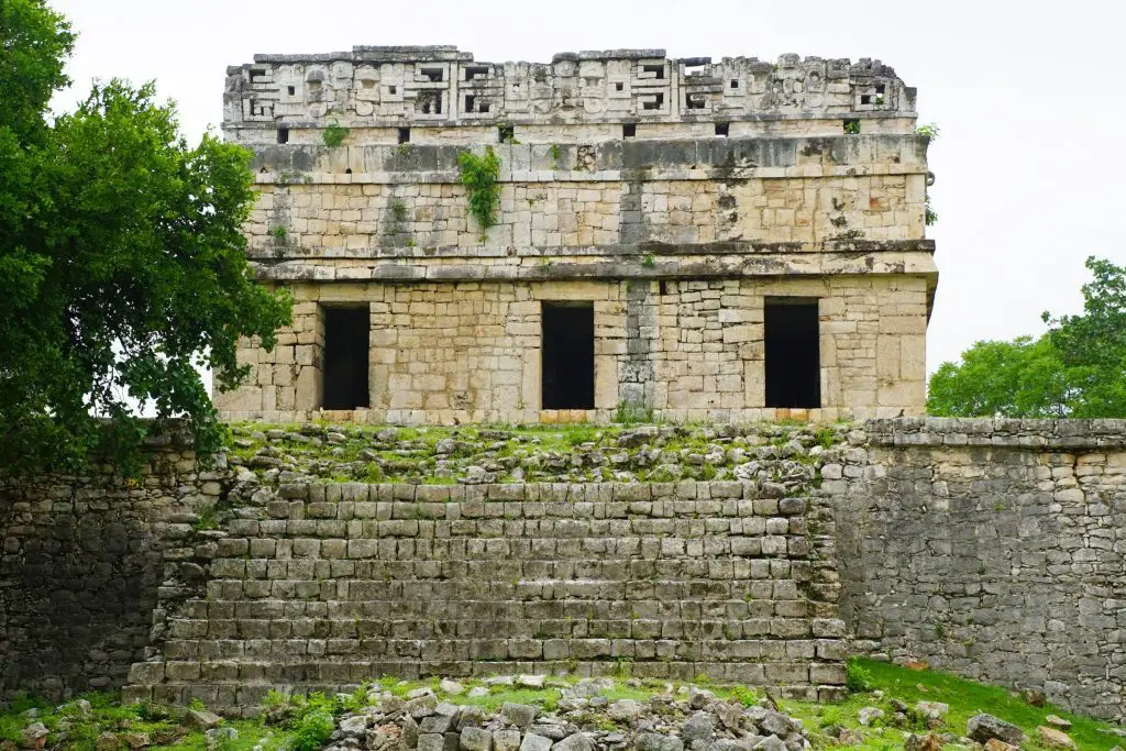 how big is chichen itza