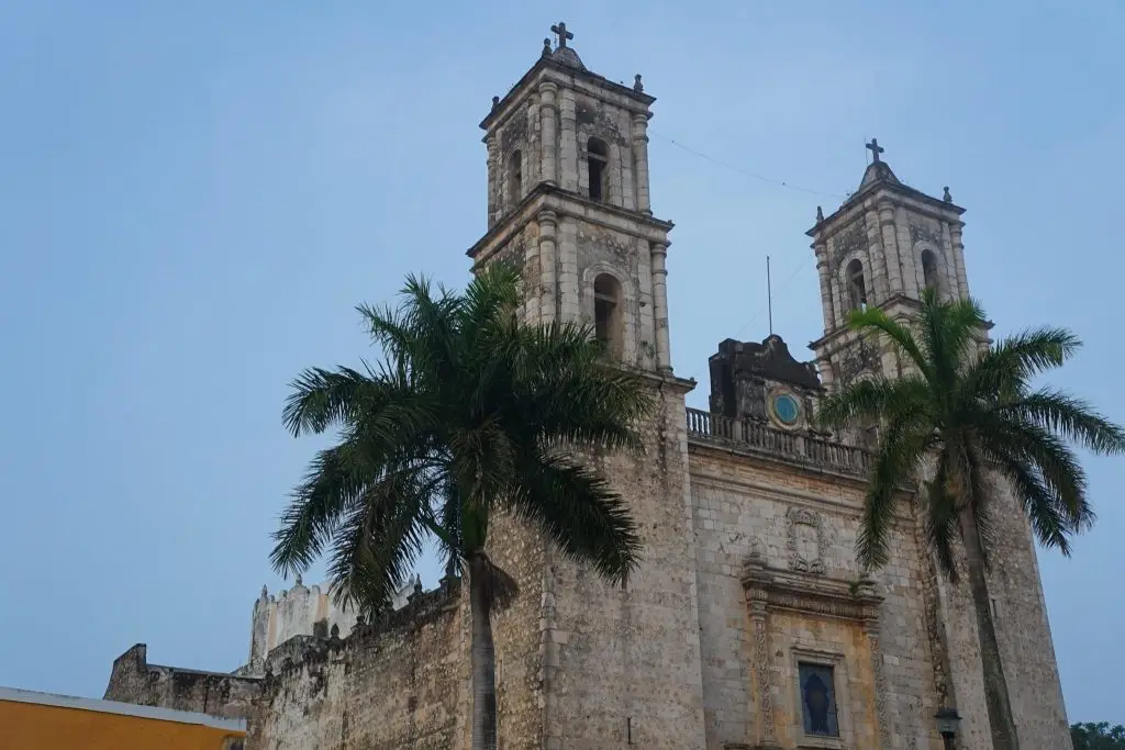 How To See Chichen Itza Alone - Without The Tour Groups or Crowds!