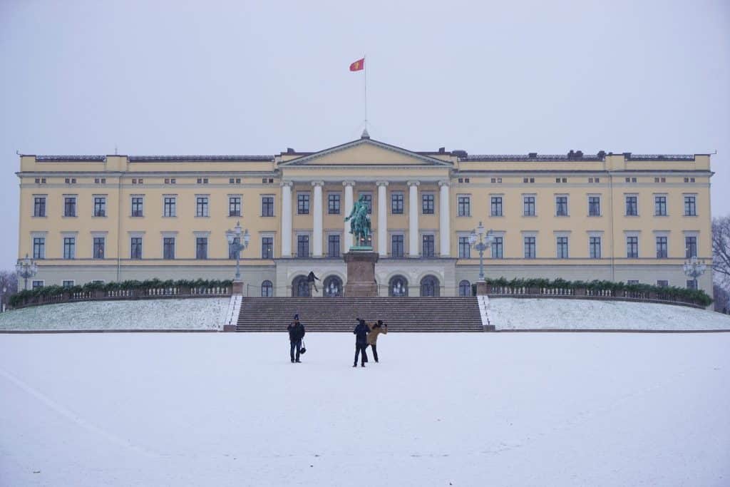 the Royal Palace & Slottsparken - places to visit in oslo