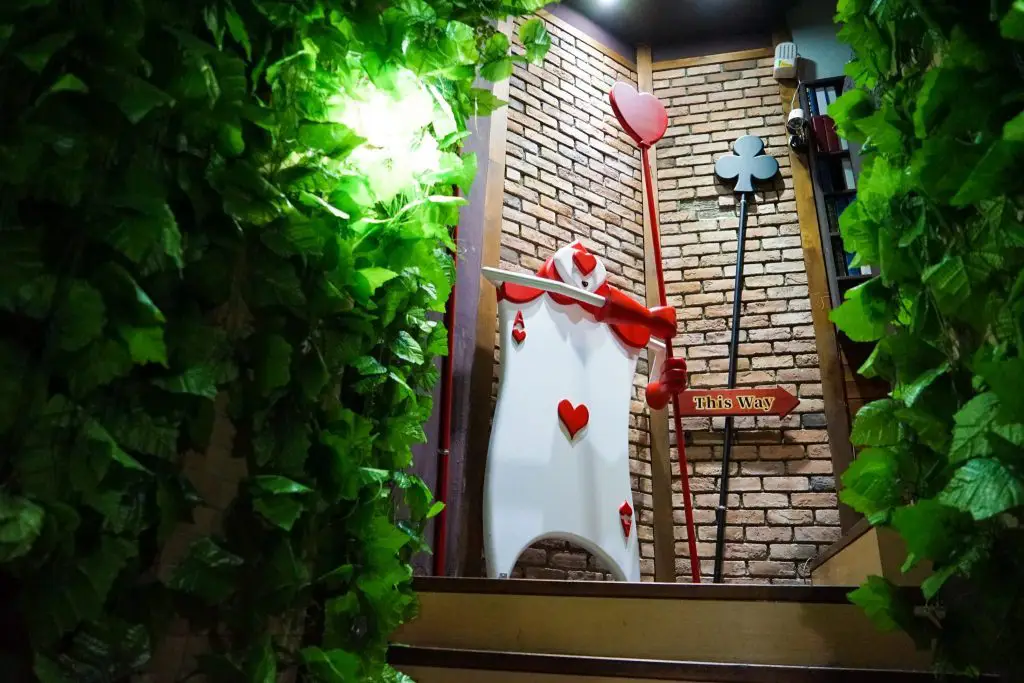 Alice is Coming: Alice in Wonderland Themed Cafe Taipei