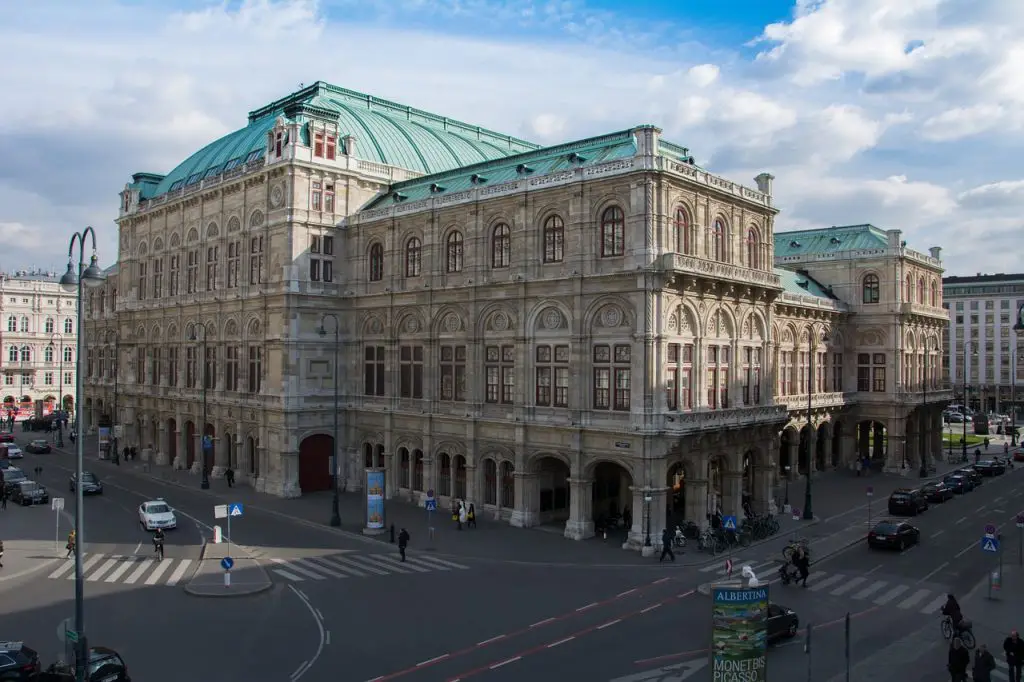 day trips from vienna | vienna day trips | vienna day tours | vienna to salzburg day trip