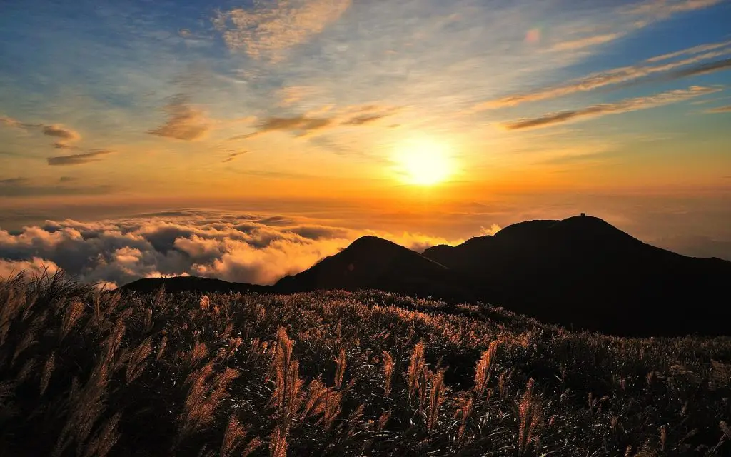 day trips from taipei - taiwan sunrise