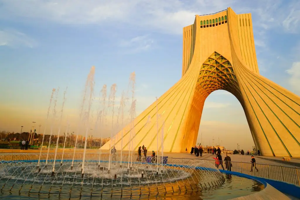 مکان های دیدنی برج آزادی در تهران