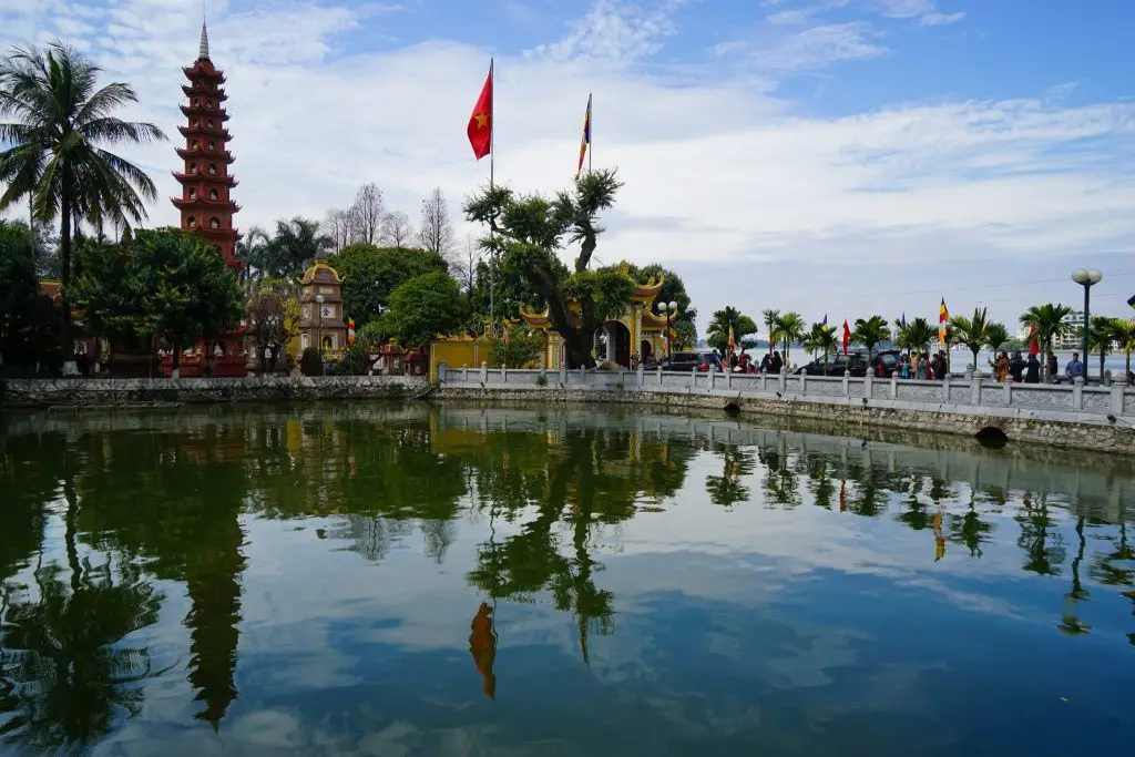 Tay Ho Pagoda Hanoi Travel