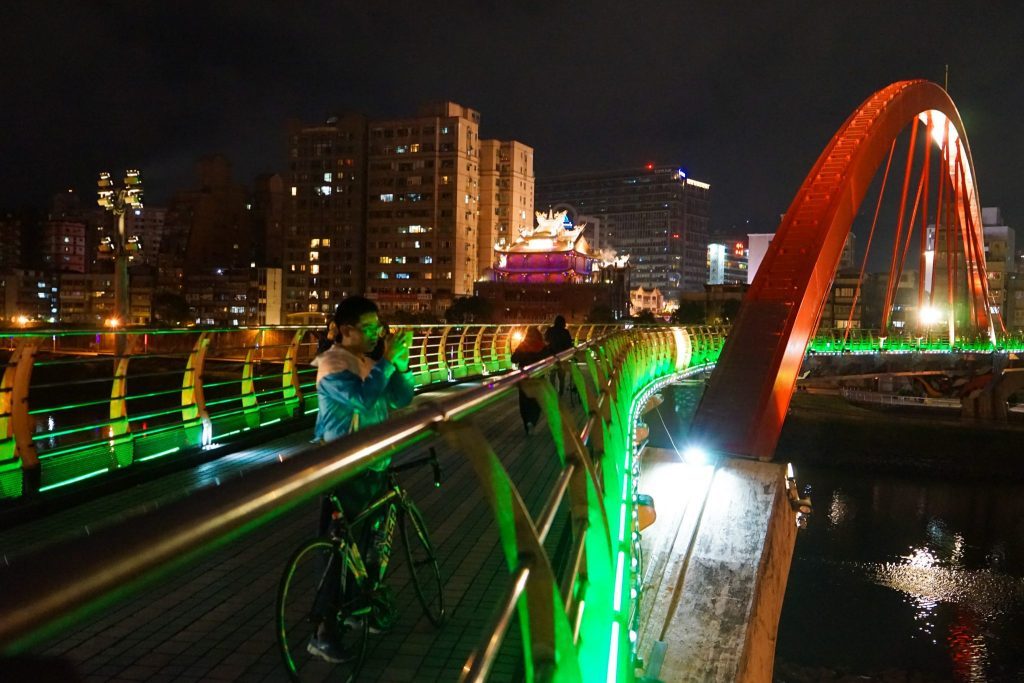 Rainbow Bridge - best things to do in taipei