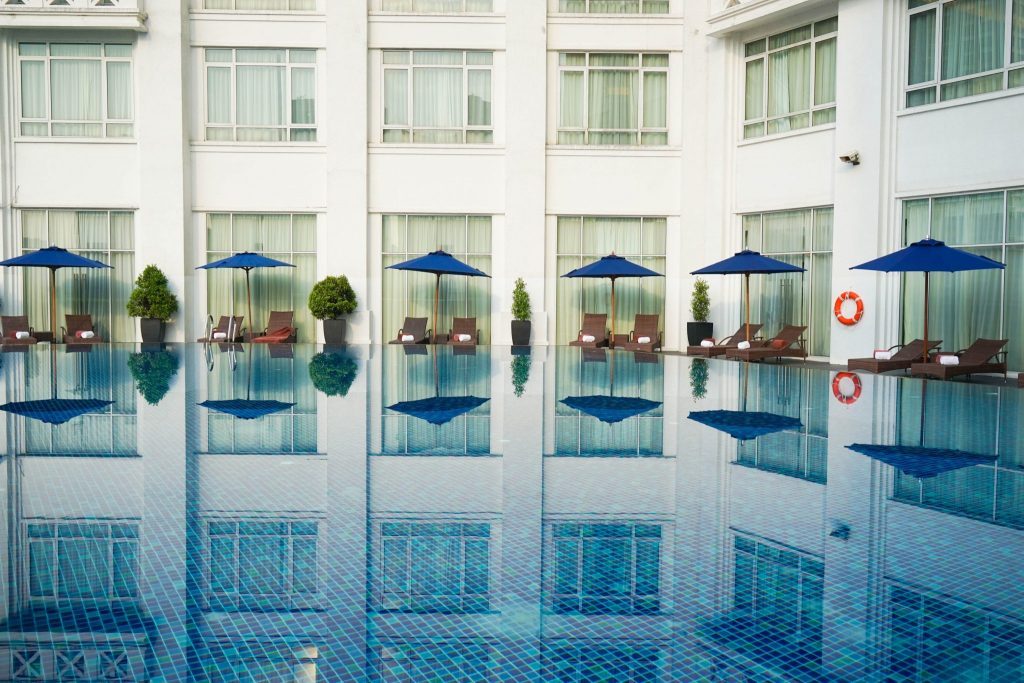 5 star hotel in kl - Majestic Hotel KL pool