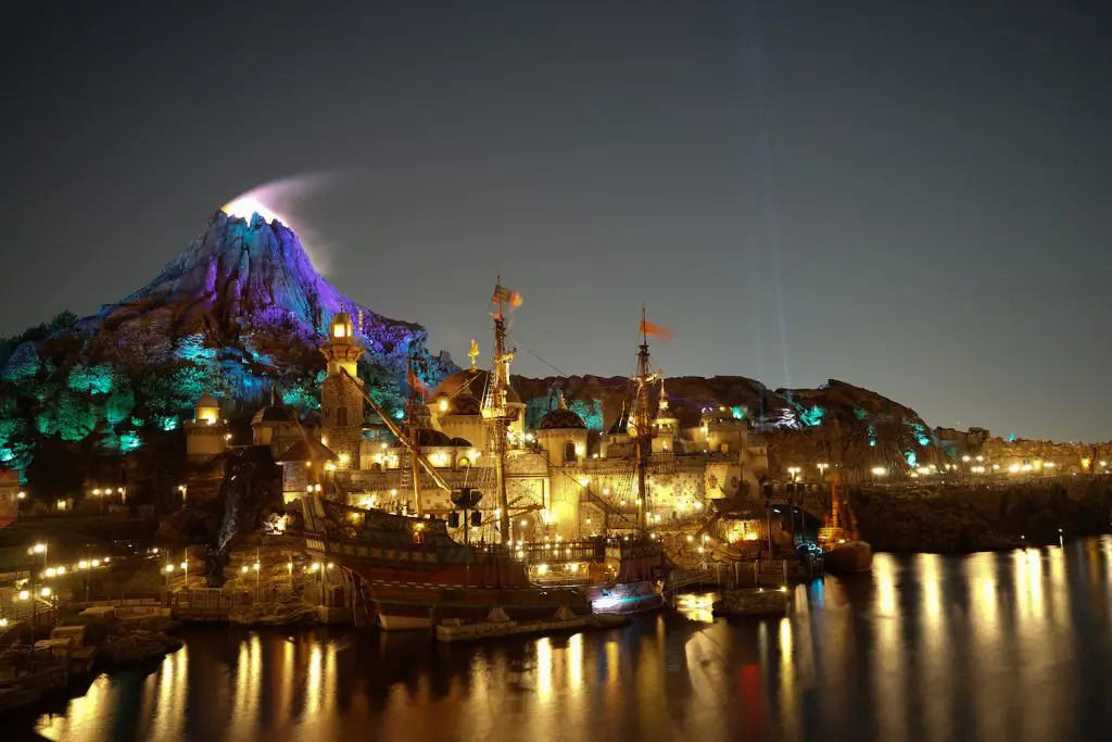 ** disneyland vs disneysea ** tokyo disneyland vs disneysea ** tokyo disneysea tower of terror ** journey to the center of the earth disneysea ** tokyo disneysea review ** disney sea tokyo ticket price ** tokyo disneyland hotel package ** tokyo disneyland guide ** disneysea guide