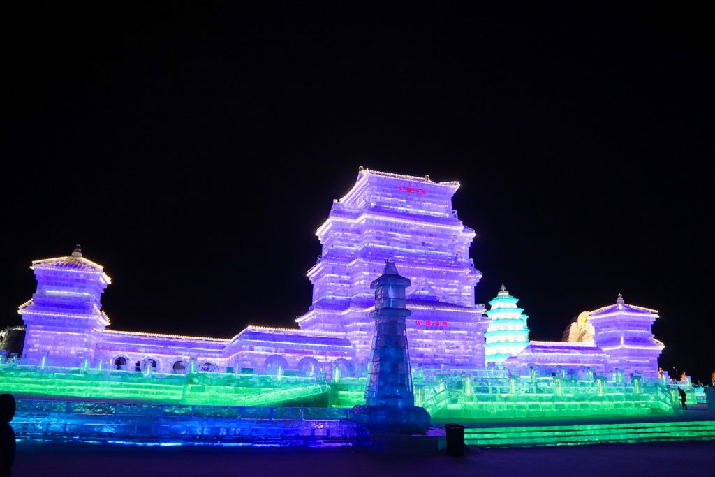 ** snow village harbin china ** the harbin international ice and snow sculpture festival ** harbin china snow festival ** harbin fantasy snow world **