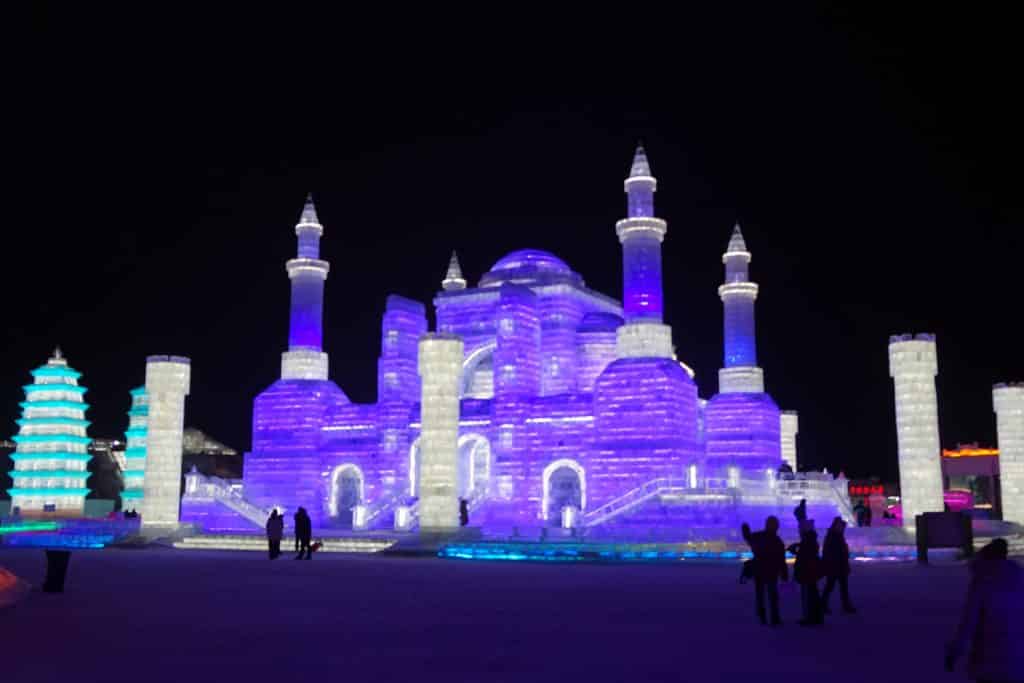 ** snow village harbin china ** the harbin international ice and snow sculpture festival ** harbin china snow festival ** harbin fantasy snow world **