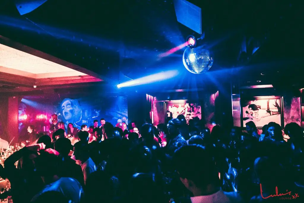 #40. Stay Young, Wild And Free With The Singapore Nightlife
