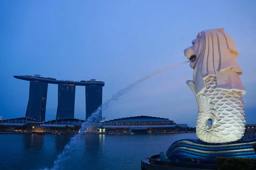#31. Take A Selfie With The Kitschy Merlion