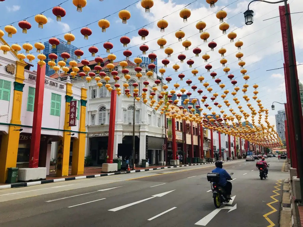 #25. Appreciate The Collision Of Old-And-New Combine In Singapore’s Chinatown