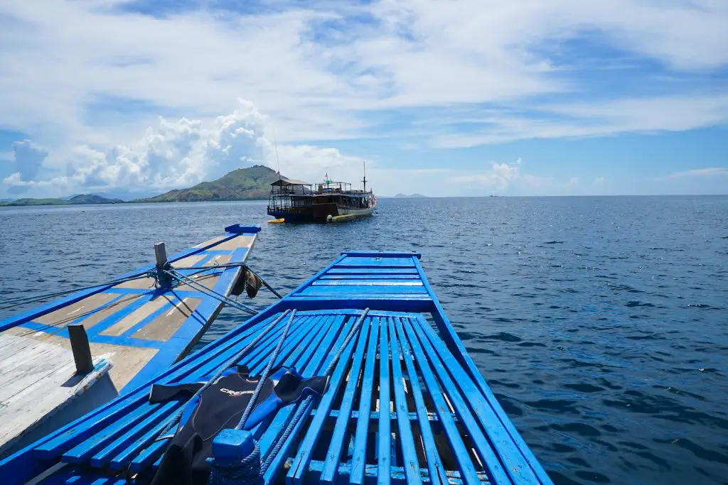 ** komodo island diving ** komodo and flores tour ** flores indonesia ** flores island indonesia ** flores overland tour ** travel to komodo ** lombok flores komodo tour **