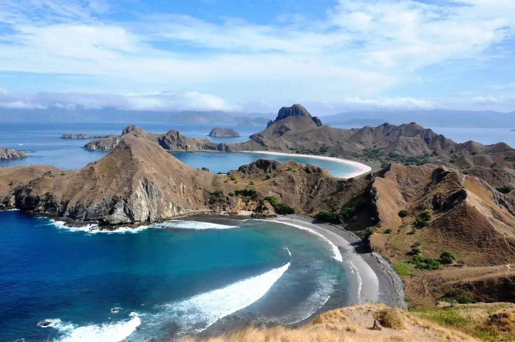 ** trip labuan bajo ** flores tour package ** labuan bajo komodo tour ** tour bali lombok ** komodo dragon tour ** flores komodo 