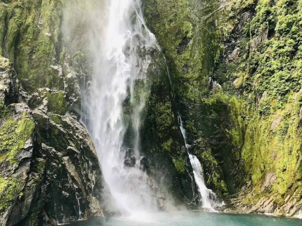 ** drive from queenstown to milford sound how long ** milford sound self drive ** te anau to queenstown drive time ** drive queenstown to milford sound how long **