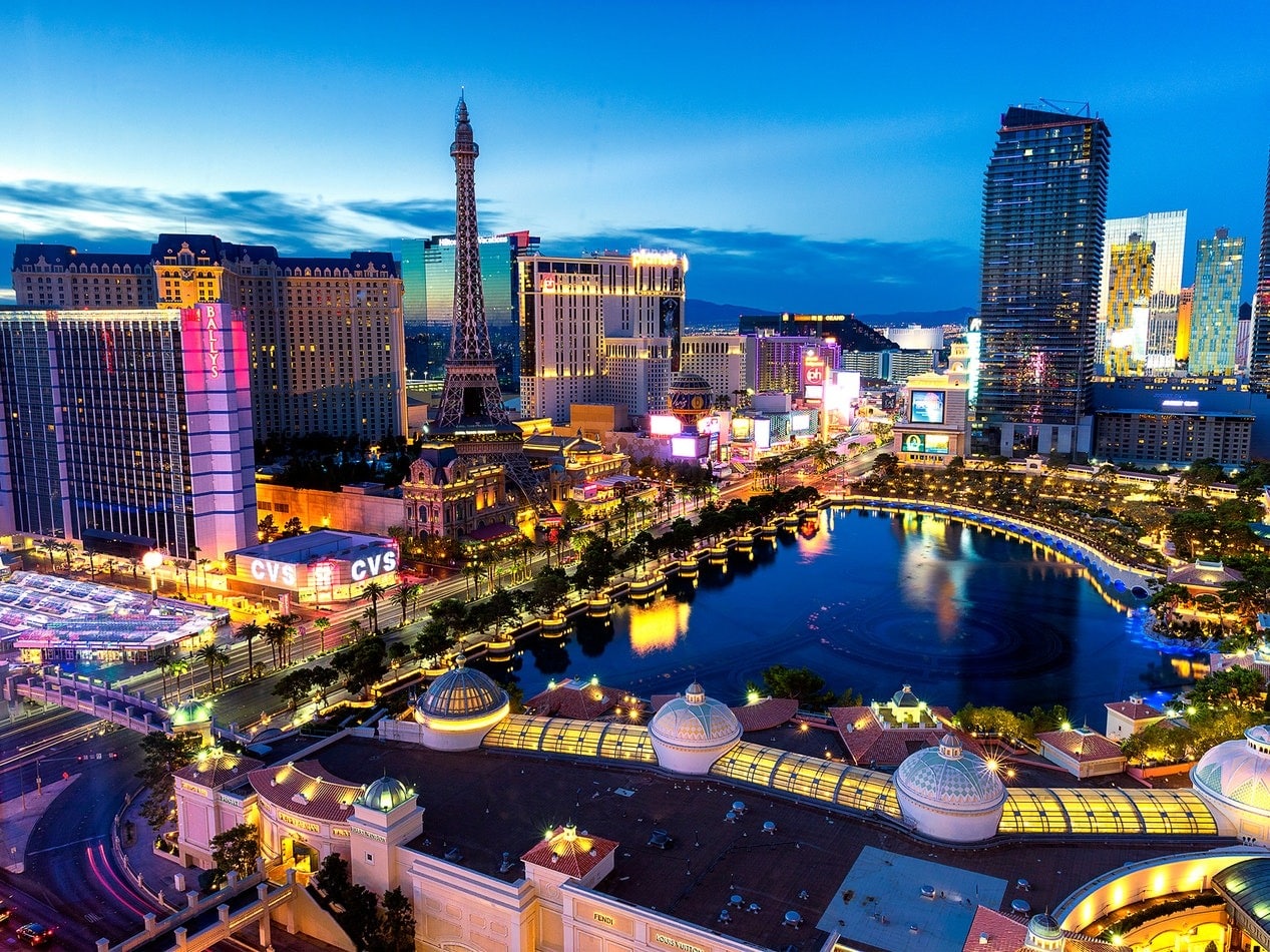 12 Fun Things to Do in Las Vegas | Day Trips, Unique Adventures, Food, Shows and Casinos!
