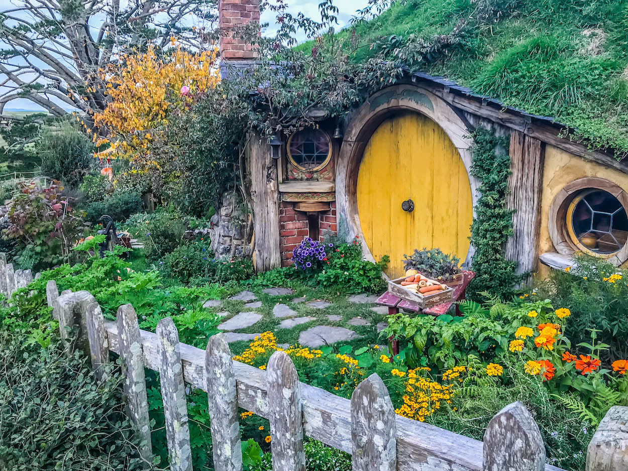 5 Reasons Why You Need To Visit Hobbiton On Your Trip To New Zealand ...