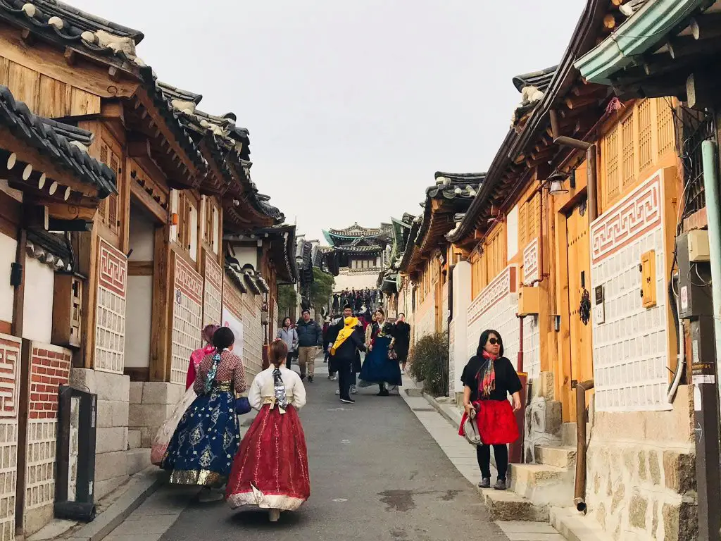 Explore Seoul In Traditional Style Wearing A Hanbok