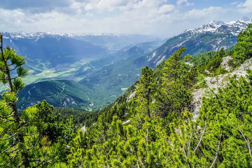 hiking in austria | walking holidays europe ** lakes in austria ** hiking in the alps ** summer hiking trips ** hiking in austria ** best places to hike in austria ** 
