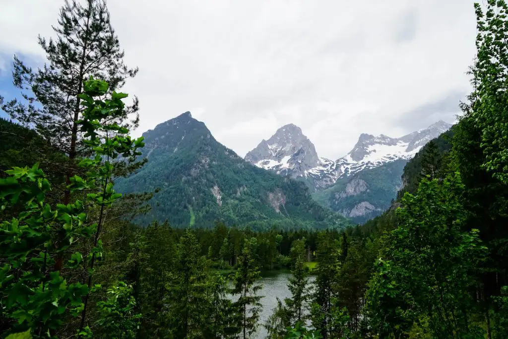 hiking in austria | walking holidays europe ** lakes in austria ** hiking in the alps ** summer hiking trips ** hiking in austria ** best places to hike in austria ** 