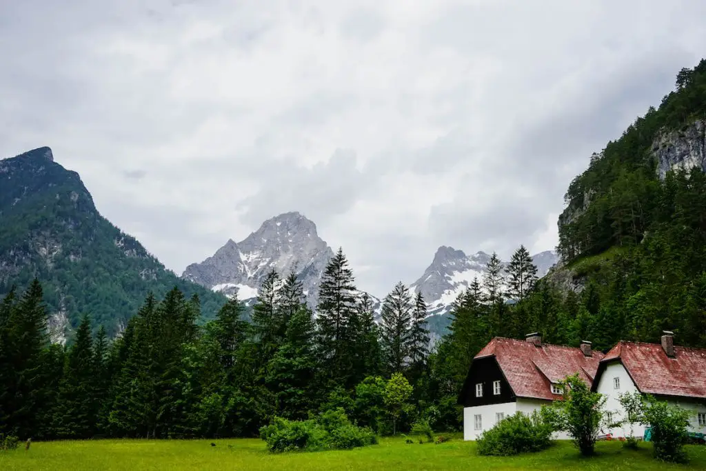 hiking in austria | walking holidays europe ** lakes in austria ** hiking in the alps ** summer hiking trips ** hiking in austria ** best places to hike in austria ** 