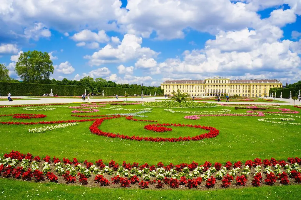 schonbrunn palace map