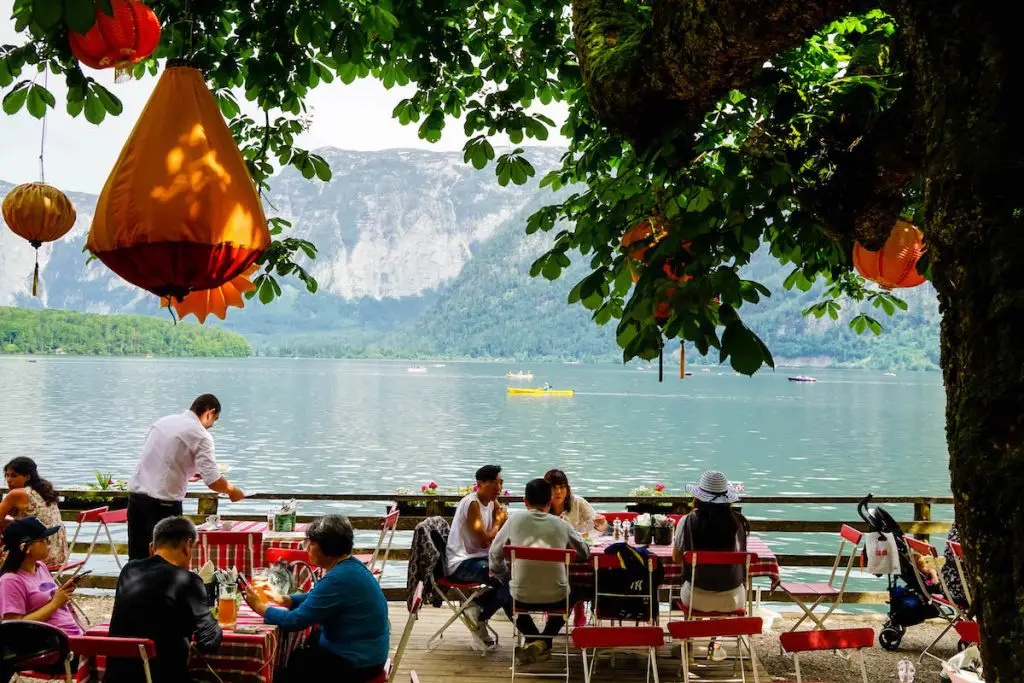 hallstatt sightseeing ** hallstatt history ** places to visit in hallstatt ** vienna to hallstatt train **