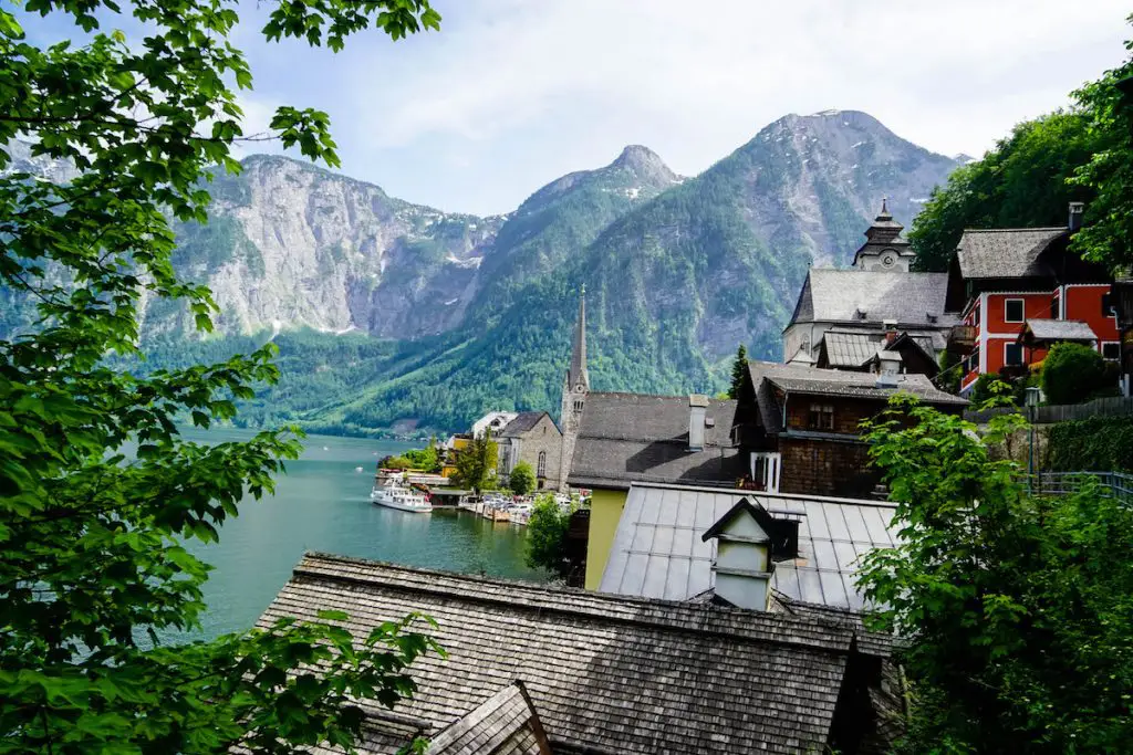 Hallstatt facts ** lake hallstatt ** hallstatt tour ** where to stay in hallstatt ** hallstatt to salzburg ** hallstatt attractions ** visit hallstatt ** salt mines austria ** 