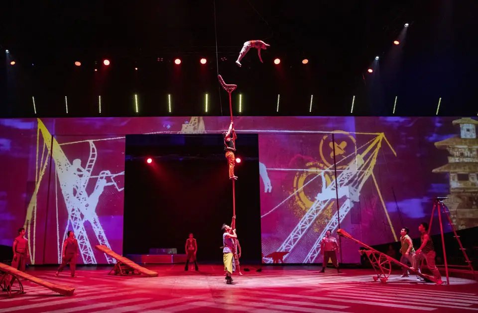 See The Amazing Era Intersection Of Time Acrobatic Show
