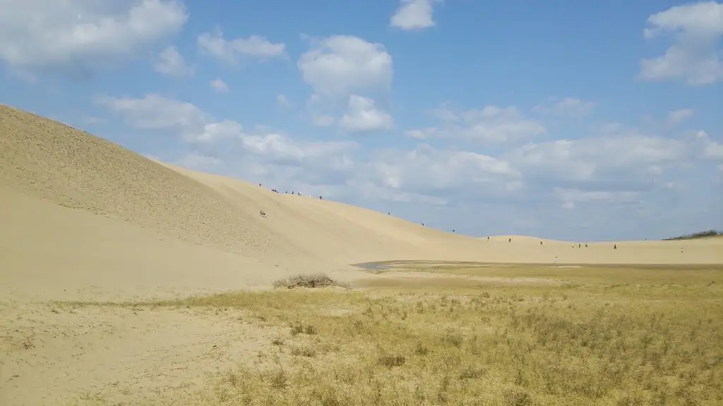 Enjoy The Scenery On The Uratomi Coast And Tottori Sand Dunes