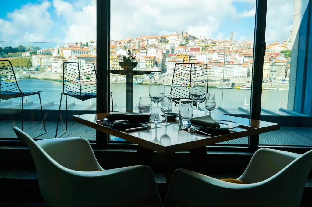 Combine Good Food With Food Port At Espaço Porto Cruz Restaurant