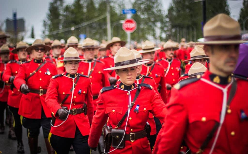 10 Famous Landmarks in Canada To Plan Your Road Trip Around!