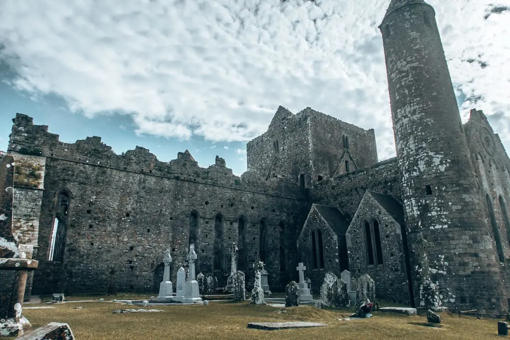 Best Places To Visit In Ireland - Rock of Cashel