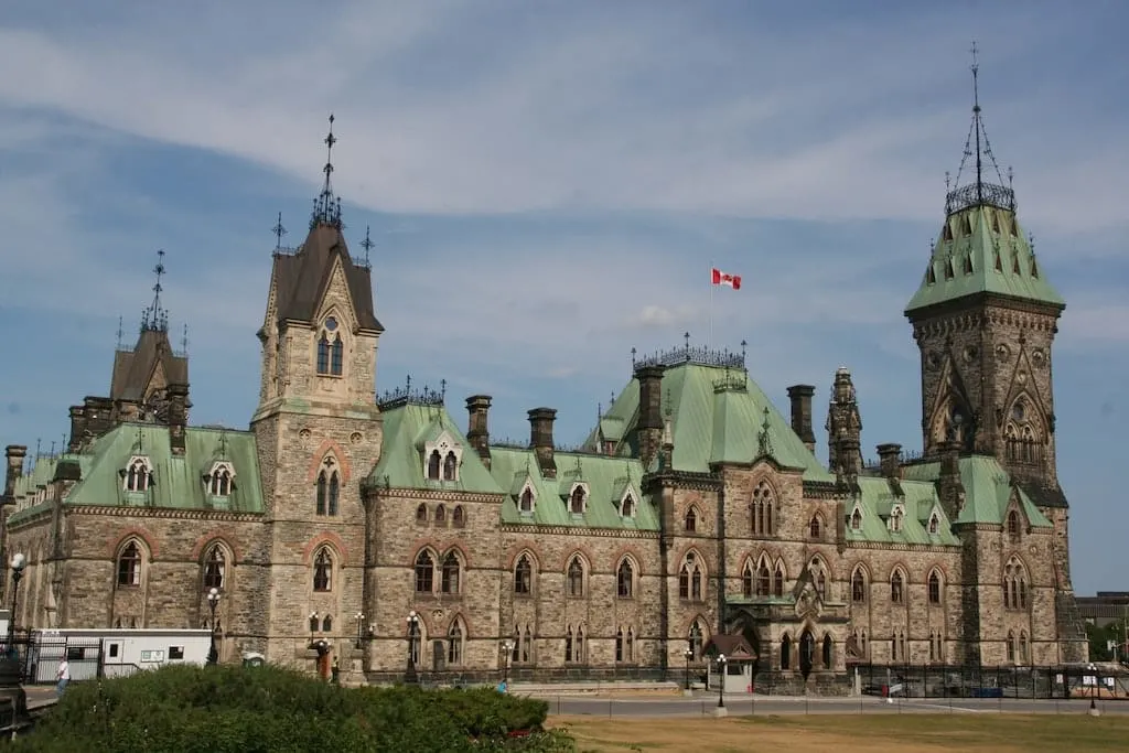 Famous Landmarks In Canada - Parliament Hill Ottawa