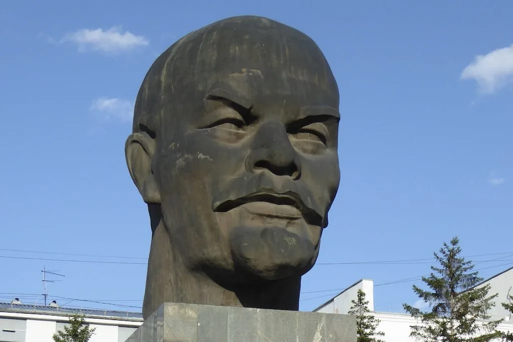 beautiful places in russia - Giant Lenin Head of Ulan-Ude