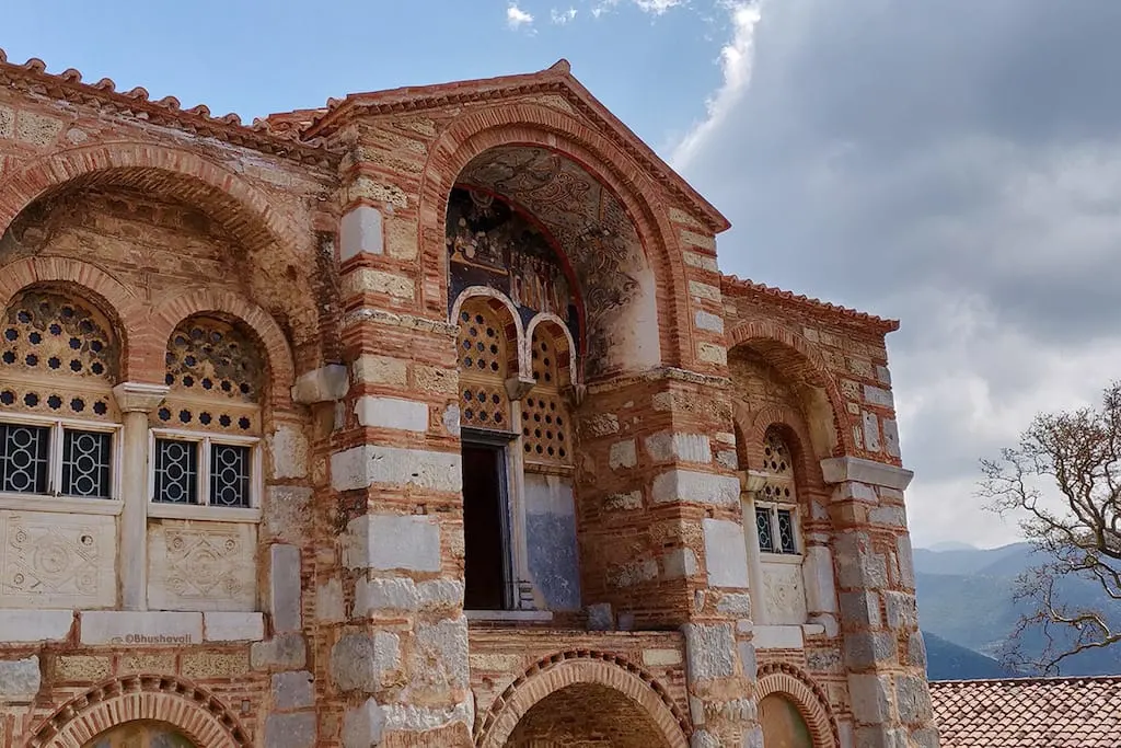 greece tourist attractions - Hosois Loukas Monastery
