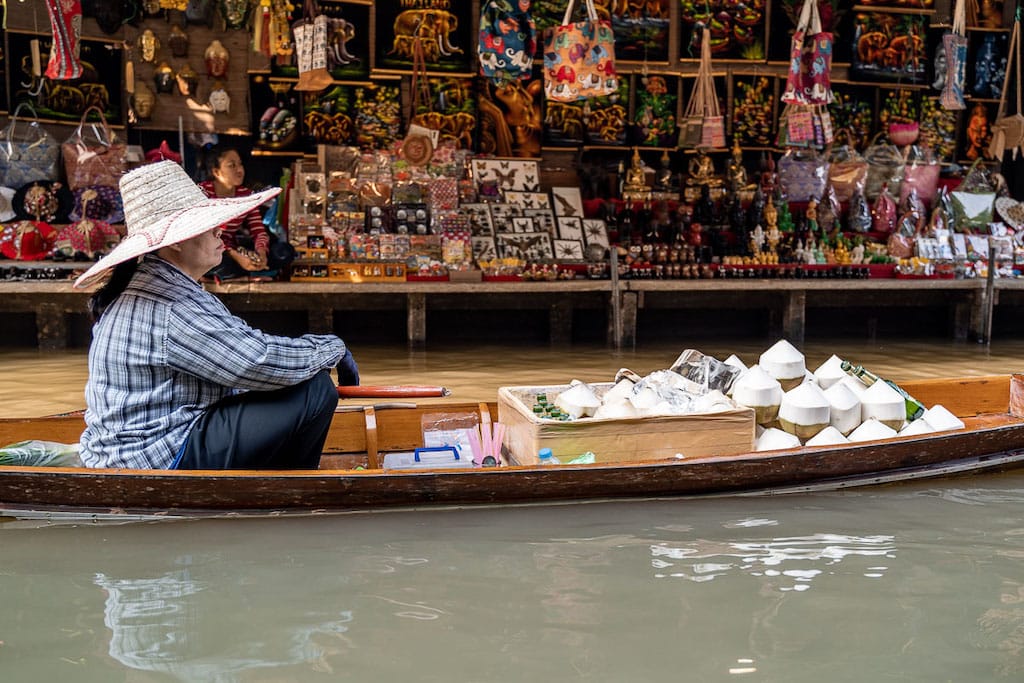 Thailand Landmark attractions - Damnoen Saduak Floating Market