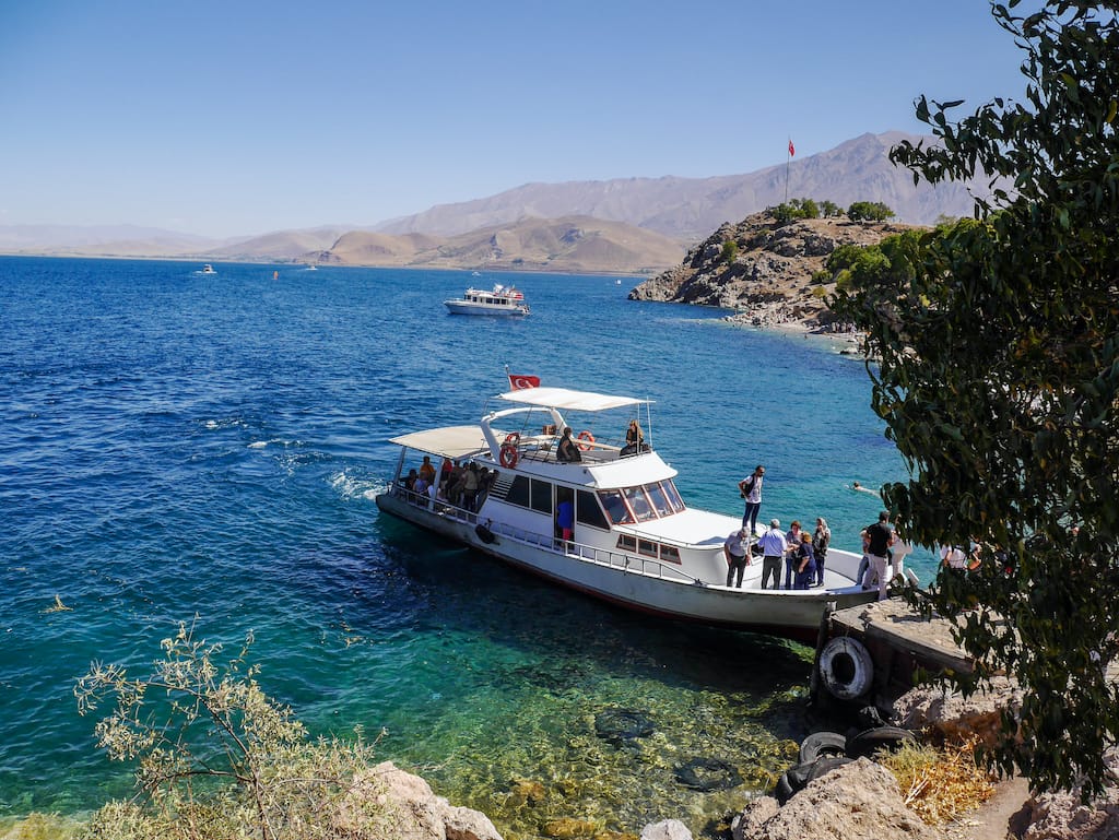 Turkije places to visit - Van Lake