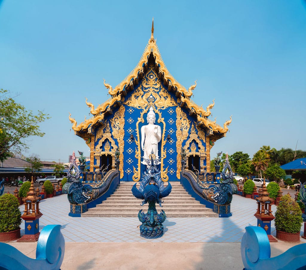 where to go in thailand - Wat Rong Suea Ten (Blue Temple)